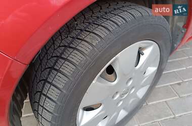 Хэтчбек Nissan Micra 2010 в 