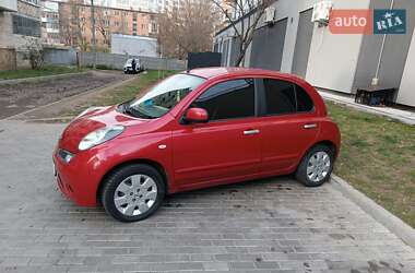 Хэтчбек Nissan Micra 2010 в 