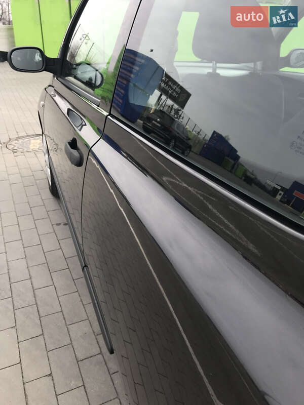 Хетчбек Nissan Micra 2006 в Умані