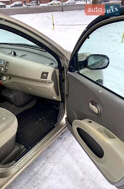 Хэтчбек Nissan Micra 2004 в 