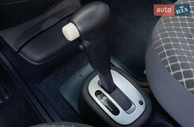 Хетчбек Nissan Micra 2005 в 