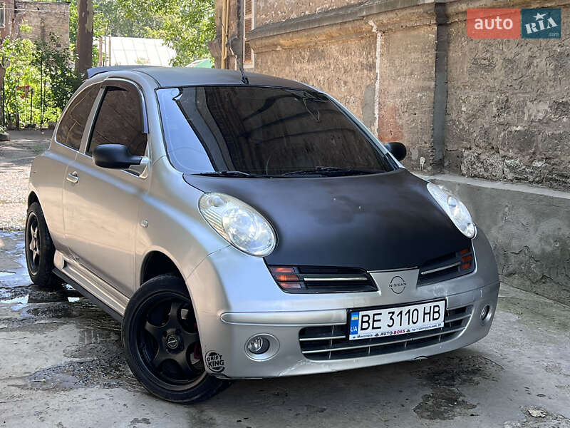 Хэтчбек Nissan Micra 2003 в 
