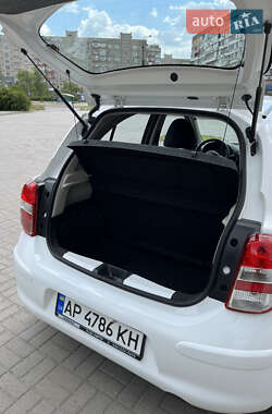Хетчбек Nissan Micra 2015 в 