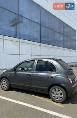 Хэтчбек Nissan Micra 2004 в 
