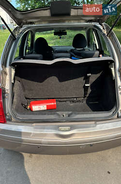 Хэтчбек Nissan Micra 2010 в 