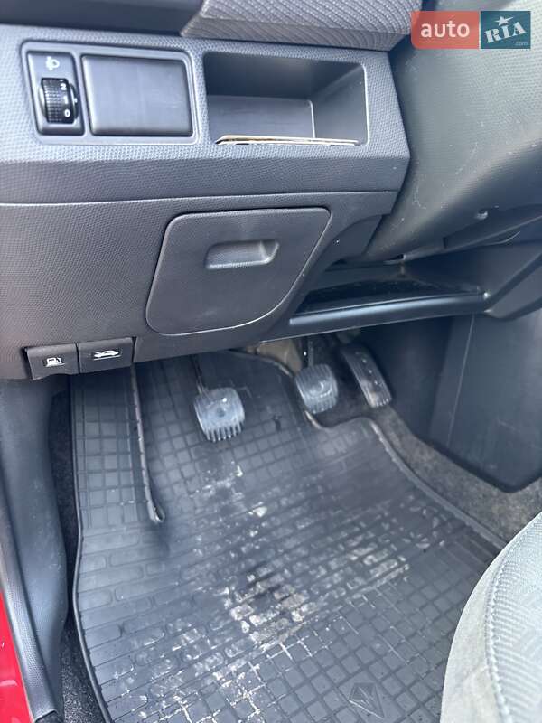 Хетчбек Nissan Micra 2004 в Львові