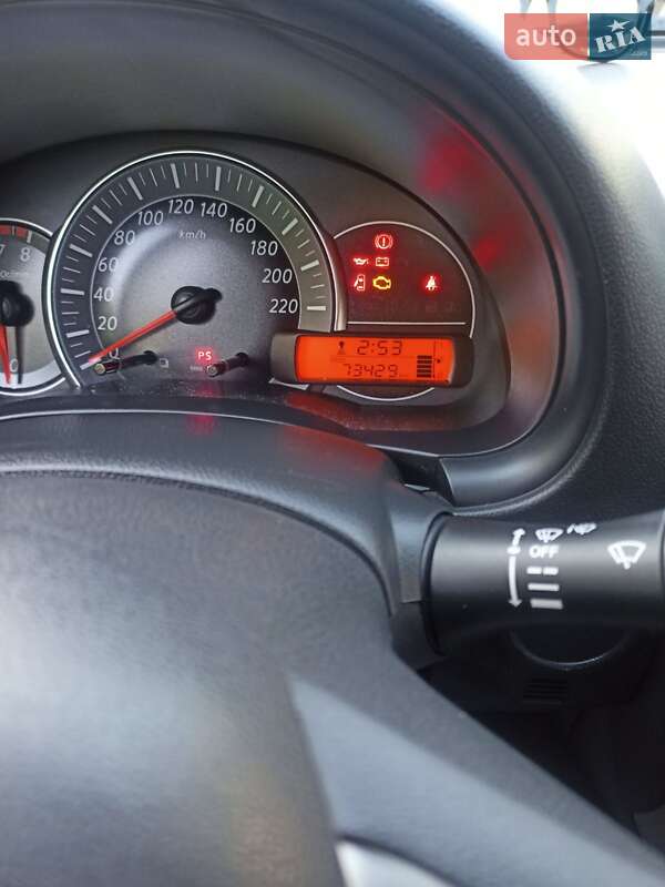 Хетчбек Nissan Micra 2015 в Запоріжжі