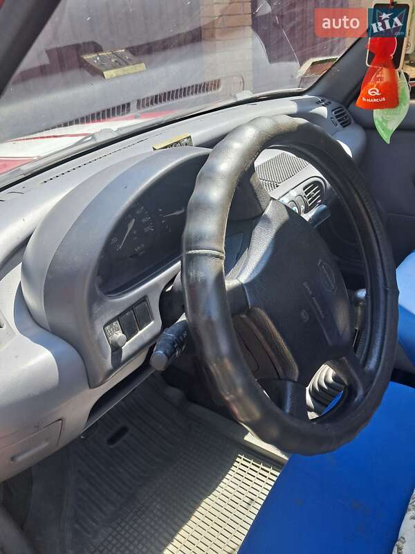 Хетчбек Nissan Micra 1998 в Києві