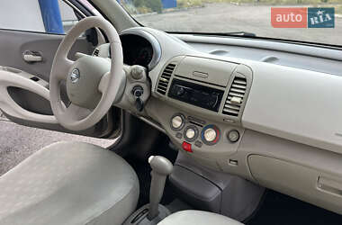 Хэтчбек Nissan Micra 2004 в 