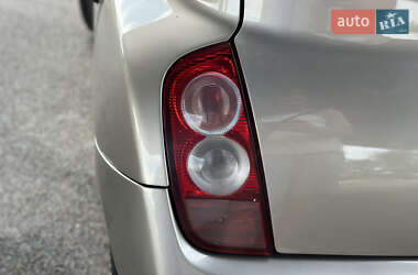 Хэтчбек Nissan Micra 2004 в 