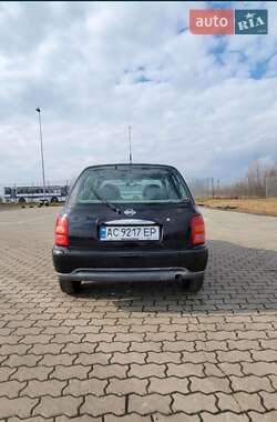 Хэтчбек Nissan Micra 2000 в 