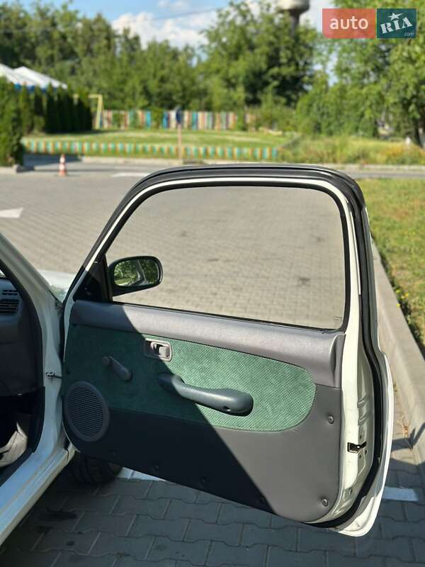 Хетчбек Nissan Micra 1997 в Чорноморську