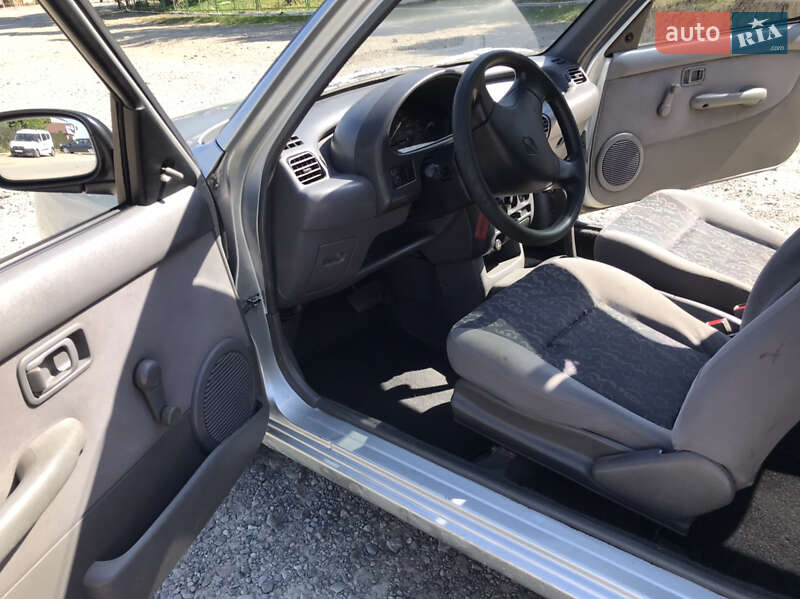 Хэтчбек Nissan Micra 1998 в Отынии