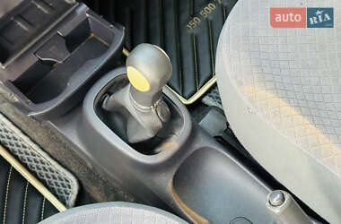 Хэтчбек Nissan Micra 2003 в 