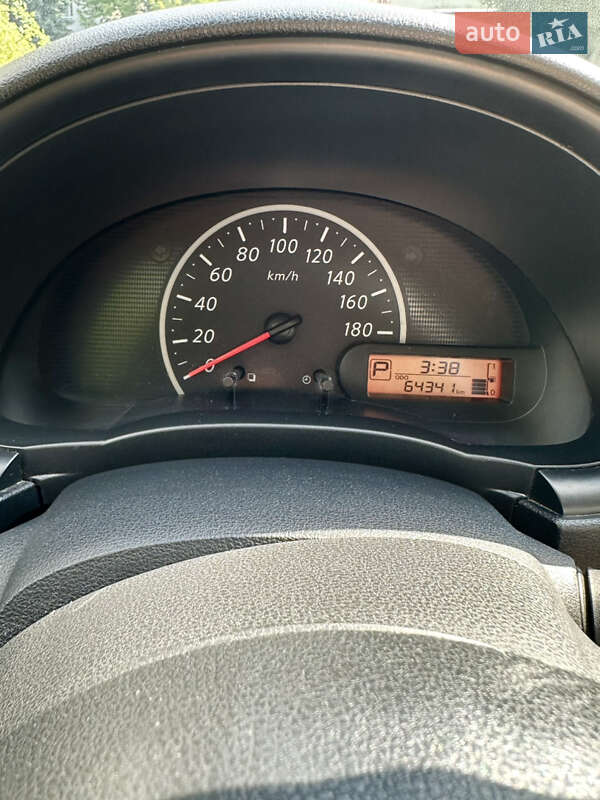 Хэтчбек Nissan Micra 2013 в Киеве