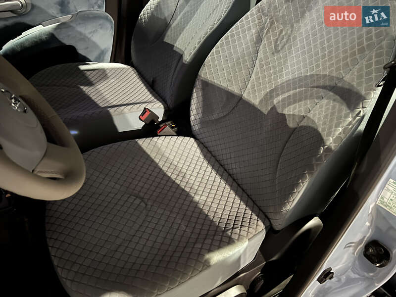 Хэтчбек Nissan Micra 2005 в Киеве