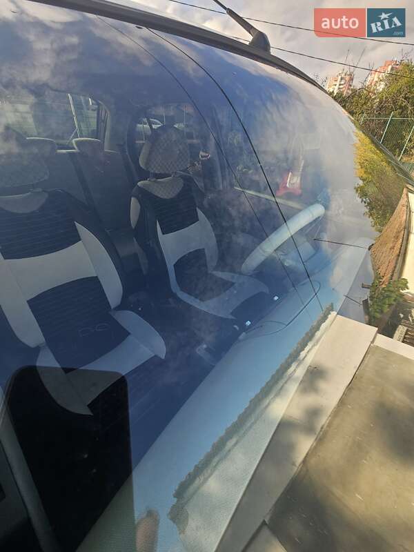 Хетчбек Nissan Micra 2006 в Миколаєві