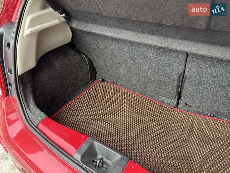 Хэтчбек Nissan Micra 2015 в Киеве