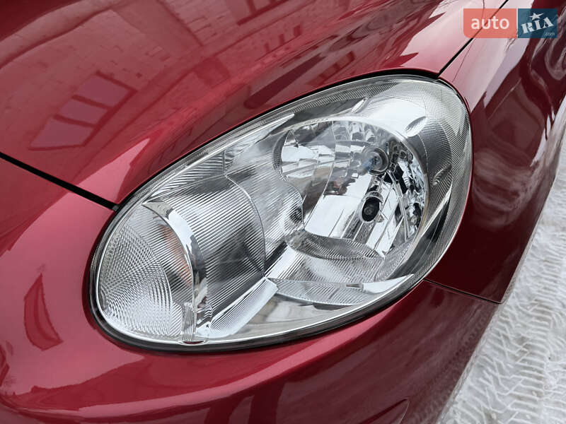 Хэтчбек Nissan Micra 2015 в Киеве