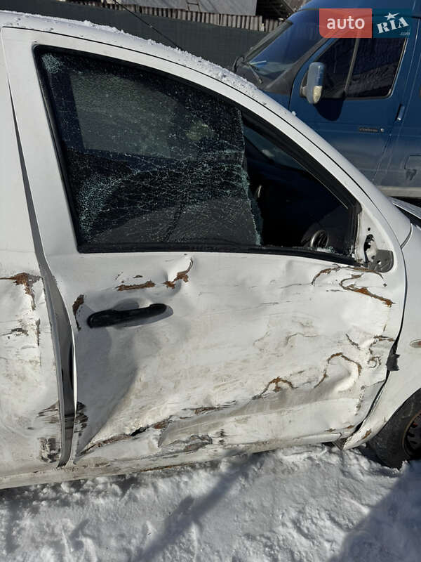 Хэтчбек Nissan Micra 2015 в Хотове