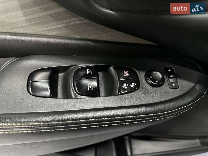 Позашляховик / Кросовер Nissan Murano 2017 в Кам'янському