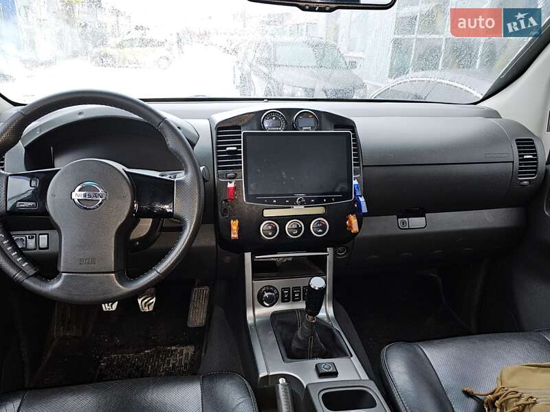 Пикап Nissan Navara 2010 в Киеве