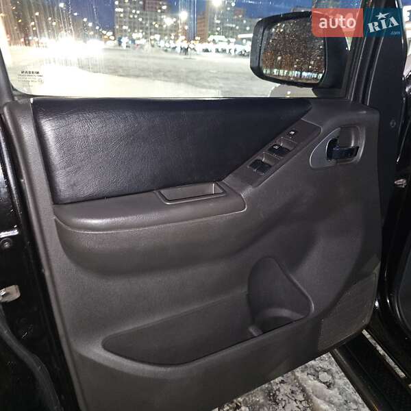 Пикап Nissan Navara 2010 в Киеве