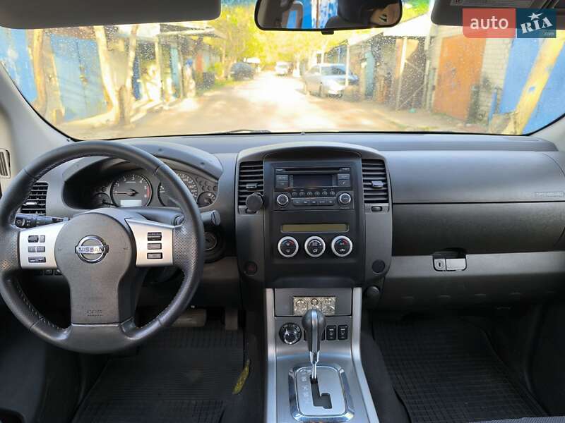 Пікап Nissan Navara 2012 в Запоріжжі