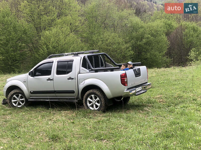 Пікап Nissan Navara 2006 в Міжгір'ї