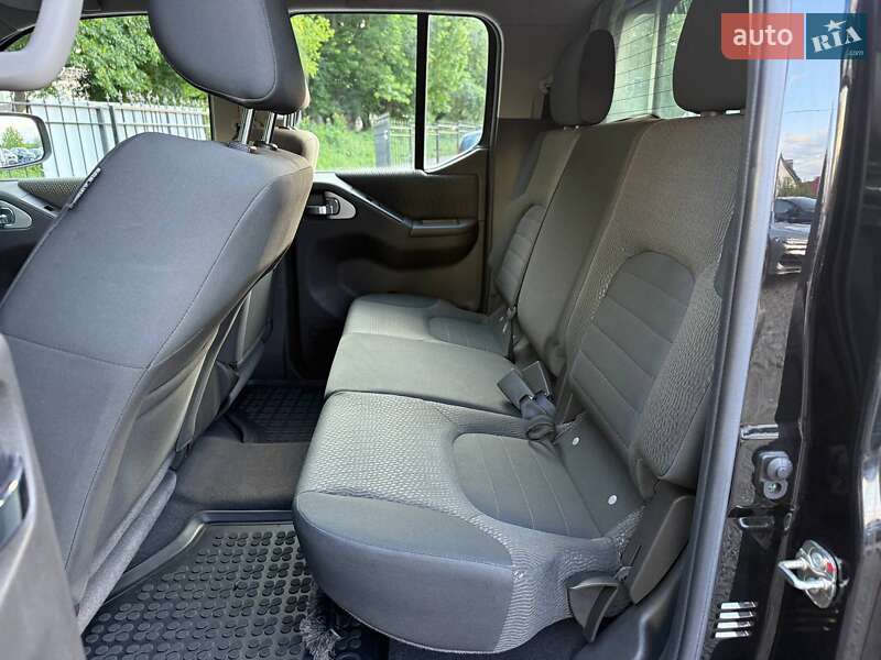Пікап Nissan Navara 2012 в Хмельницькому