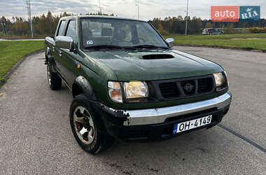 Пикап Nissan Navara 2000 в Киеве