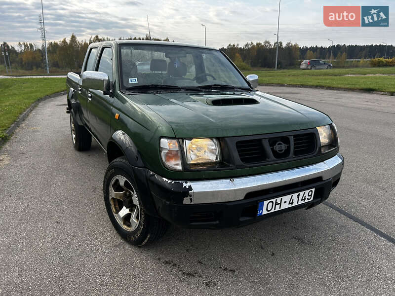 Nissan Navara 2000