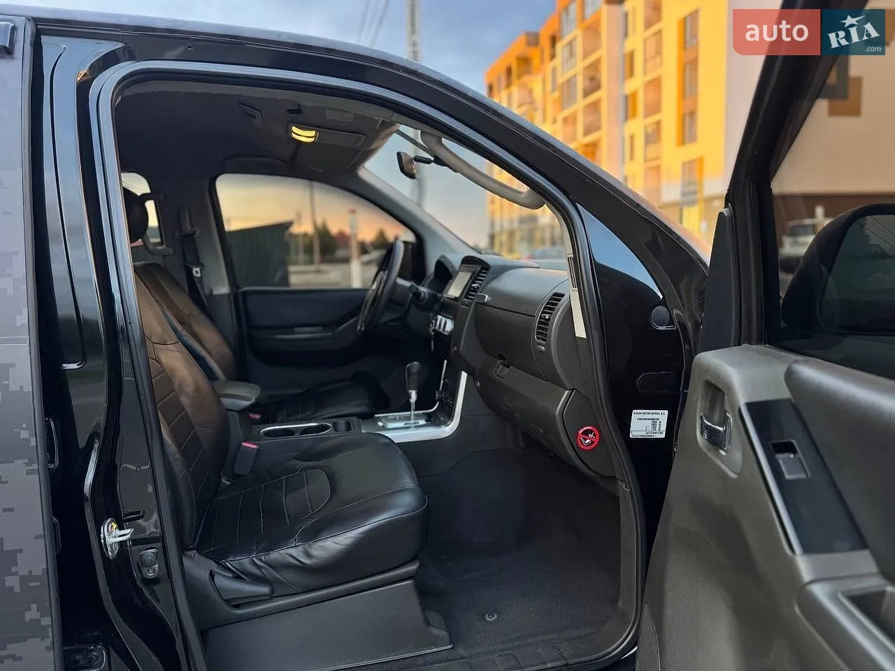 2010 Nissan Navara (Frontier) - мініатюра 14