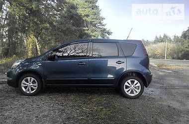 Хэтчбек Nissan Note 2012 в 