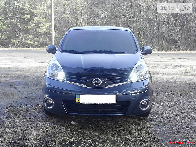 Хэтчбек Nissan Note 2012 в 