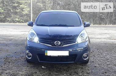Хэтчбек Nissan Note 2012 в 