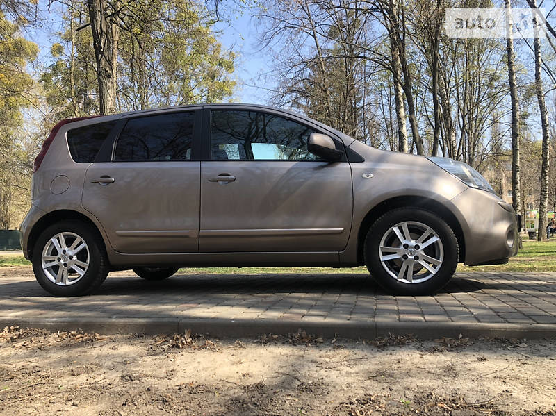Хетчбек Nissan Note 2011 в 