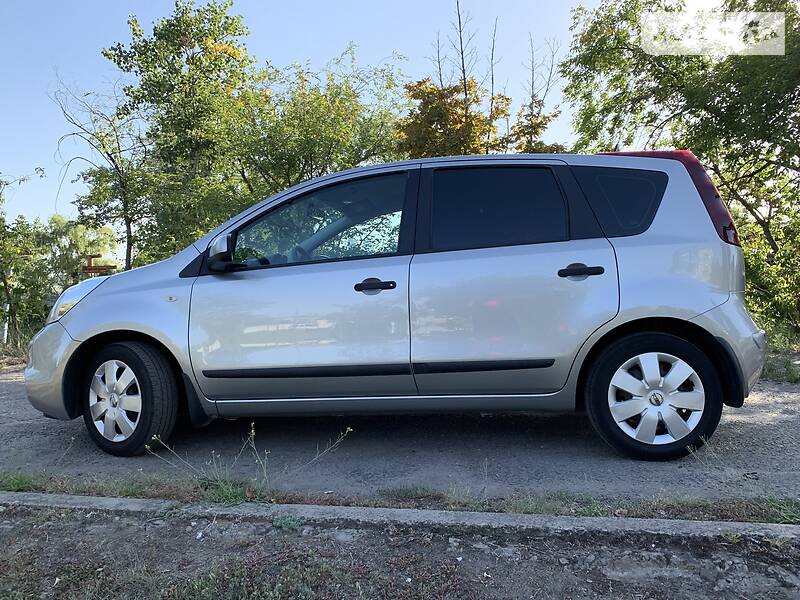 Хетчбек Nissan Note 2013 в Дніпрі