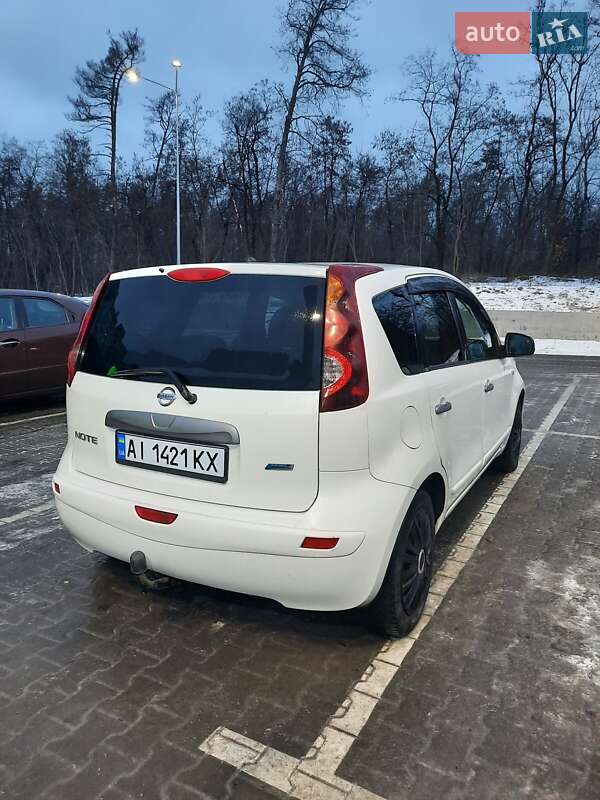 Хетчбек Nissan Note 2010 в Сарнах