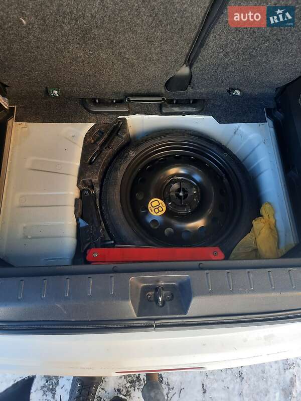 Хетчбек Nissan Note 2010 в Сарнах