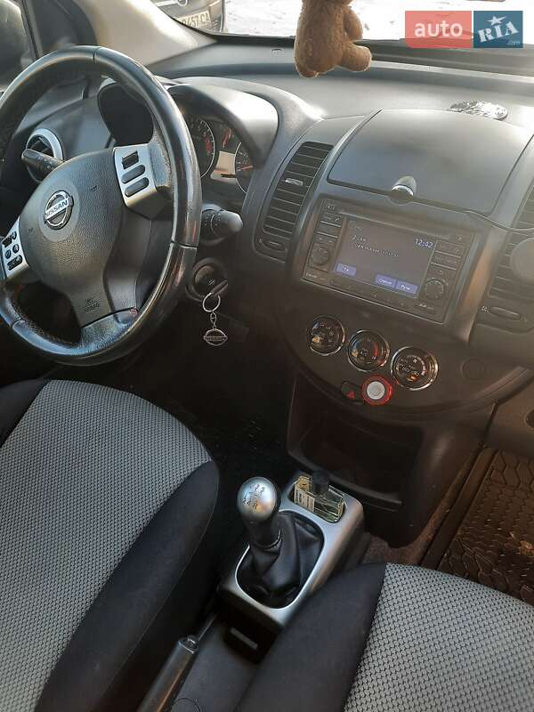 Хетчбек Nissan Note 2010 в Сарнах