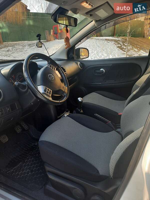 Хетчбек Nissan Note 2010 в Сарнах