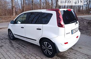 Хетчбек Nissan Note 2013 в Чернівцях