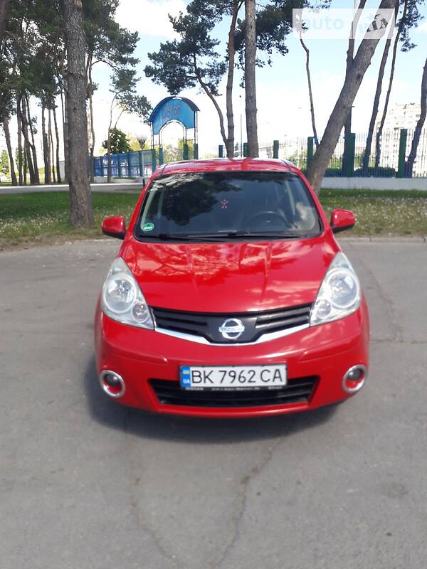 Хэтчбек Nissan Note 2013 в Вараше