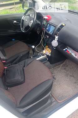 Хэтчбек Nissan Note 2009 в 
