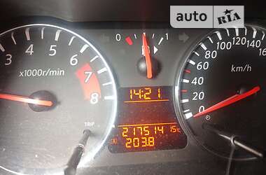 Хэтчбек Nissan Note 2009 в 