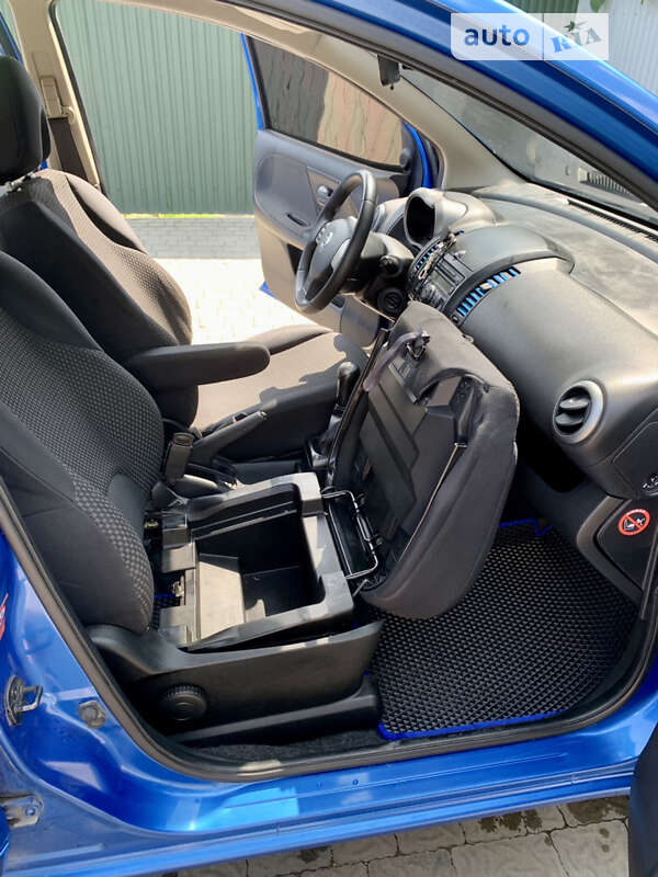 Хэтчбек Nissan Note 2008 в Мукачево