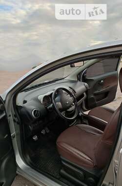 Хэтчбек Nissan Note 2007 в 