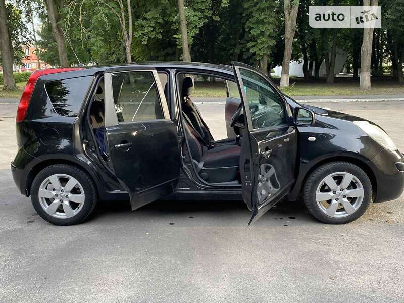 Хэтчбек Nissan Note 2008 в Староконстантинове
