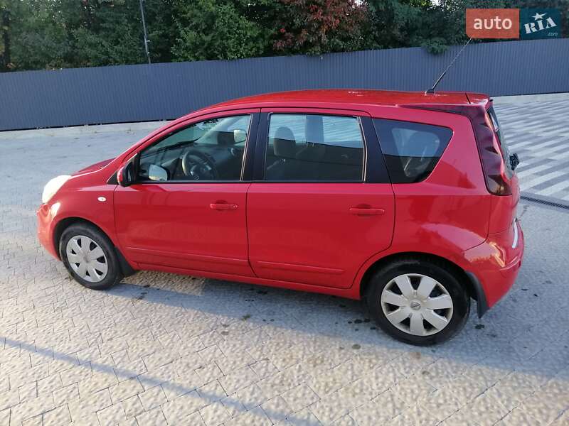 Хэтчбек Nissan Note 2010 в Ужгороде